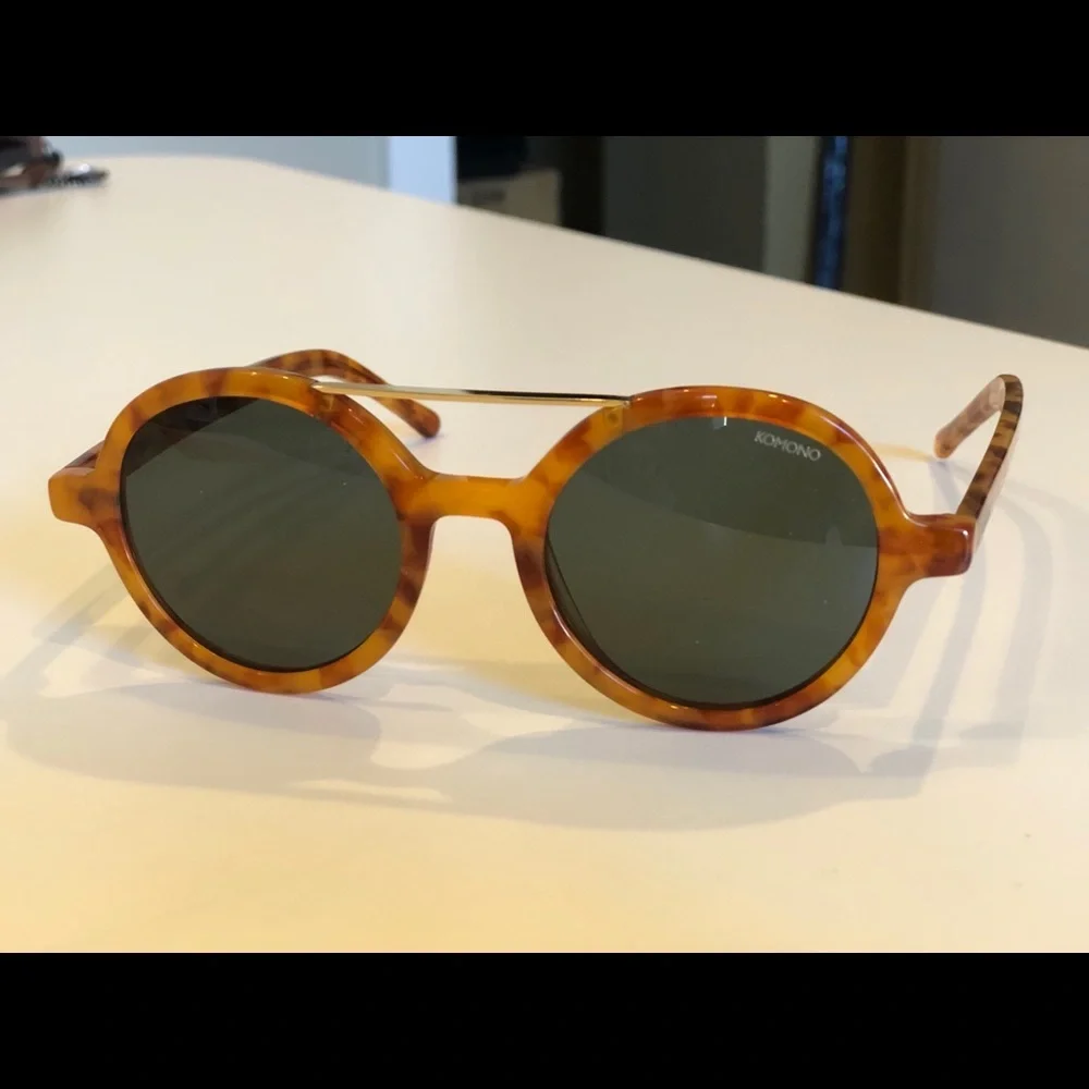 KOMONO Vivien Caramel Demi Sunglasses (NEW) tortoise round